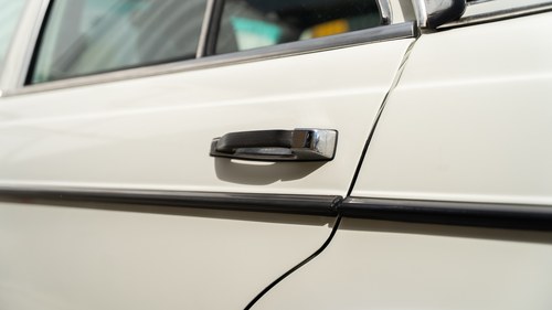 1984 Mercedes-Benz W123 230E Automatic Te koop (foto 110 van 209)