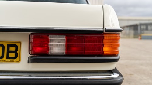 1984 Mercedes-Benz W123 230E Automatic Te koop (foto 120 van 209)