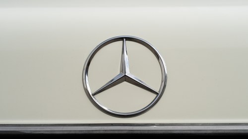 1984 Mercedes-Benz W123 230E Automatic Te koop (foto 121 van 209)