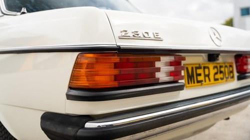 1984 Mercedes-Benz W123 230E Automatic Te koop (foto 131 van 209)