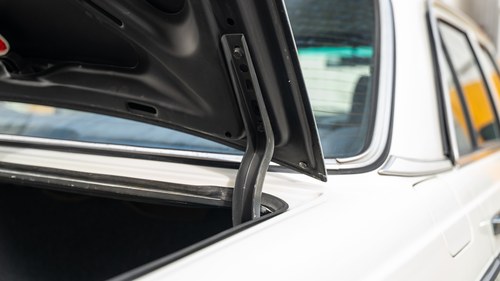 1984 Mercedes-Benz W123 230E Automatic Te koop (foto 79 van 209)