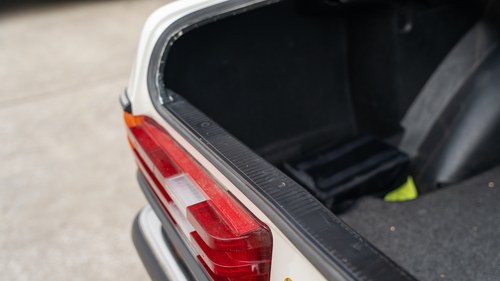 1984 Mercedes-Benz W123 230E Automatic Te koop (foto 85 van 209)