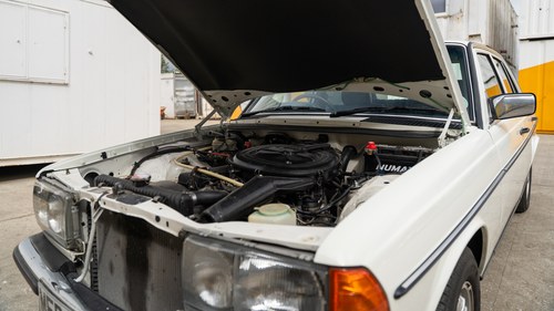 1984 Mercedes-Benz W123 230E Automatic Te koop (foto 149 van 209)