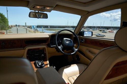1991 Daimler XJ40 Te koop (foto 44 van 146)