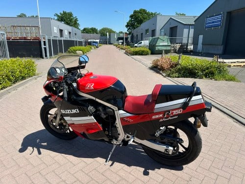 1985 Suzuki GSXR 750 A vendre