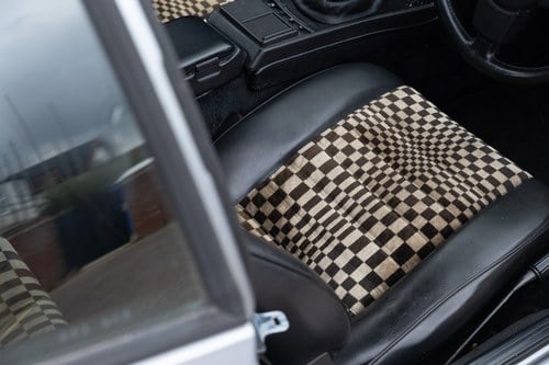 1984 Porsche 924 zum Verkauf (Bild 38 von 301)