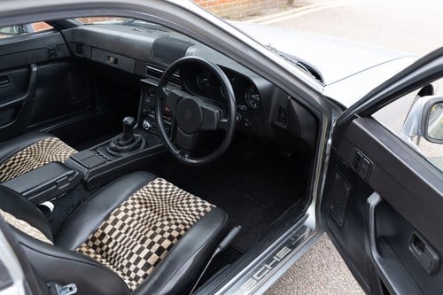 1984 Porsche 924 zum Verkauf (Bild 41 von 301)
