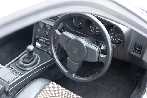 1984 Porsche 924 zum Verkauf (Bild 76 von 301)