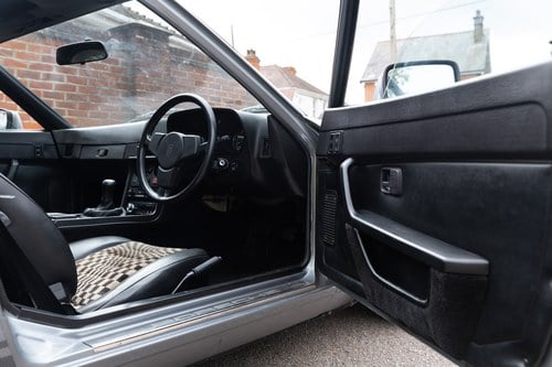 1984 Porsche 924 zum Verkauf (Bild 102 von 301)