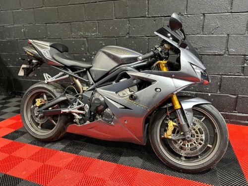 2006 TRIUMPH DAYTONA 675 FINANCE SPECIALISTS APPLY NOW A vendre