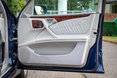 2000 Mercedes-Benz E240 Elegance W210 Te koop (foto 89 van 195)