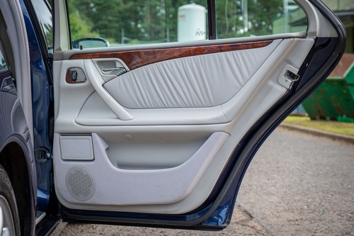 2000 Mercedes-Benz E240 Elegance W210 Te koop (foto 94 van 195)