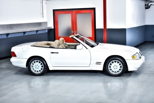1997 Mercedes-Benz R129 SL500 Convertible 5,0L V8 In vendita (immagine 10 di 102)