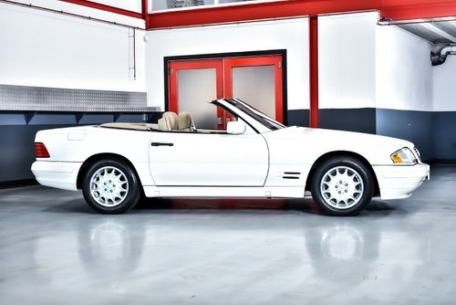 1997 Mercedes-Benz R129 SL500 Convertible 5,0L V8 In vendita (immagine 11 di 102)