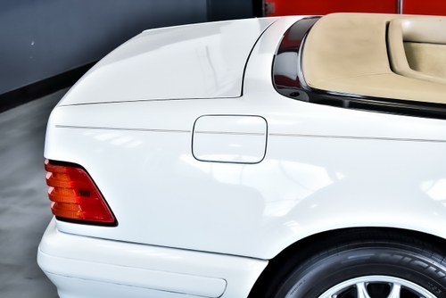 1997 Mercedes-Benz R129 SL500 Convertible 5,0L V8 In vendita (immagine 59 di 102)