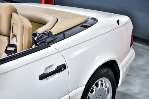 1997 Mercedes-Benz R129 SL500 Convertible 5,0L V8 In vendita (immagine 70 di 102)