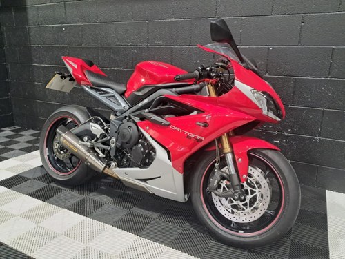 2018 TRIUMPH DAYTONA 675 FINANCE SPECIALISTS APPLY NOW À venda