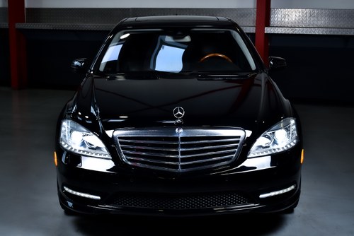 2011 Mercedes-Benz S550 4MATIC Sedan 5,5L V8 à venda (imagem 3 de 96)