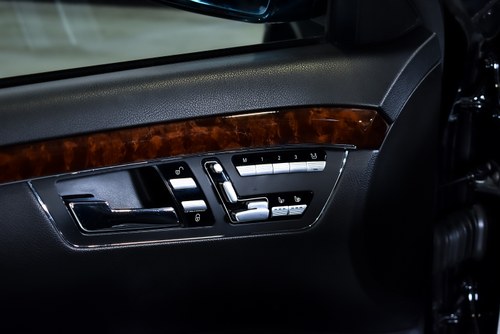 2011 Mercedes-Benz S550 4MATIC Sedan 5,5L V8 à venda (imagem 32 de 96)