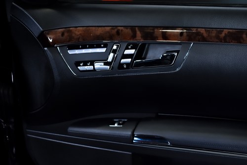 2011 Mercedes-Benz S550 4MATIC Sedan 5,5L V8 à venda (imagem 45 de 96)