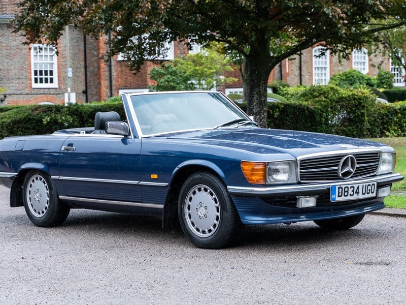 Mercedes SL Class 300 SL R107 kaufen bei Car & Classic