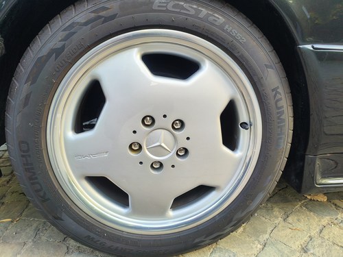 1991 Mercedes-Benz W124 300CE 24V ‘3.4L’ AMG 1 of 25 à vendre (picture 14 of 174)