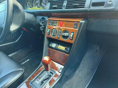 1991 Mercedes-Benz W124 300CE 24V ‘3.4L’ AMG 1 of 25 à vendre (picture 61 of 174)