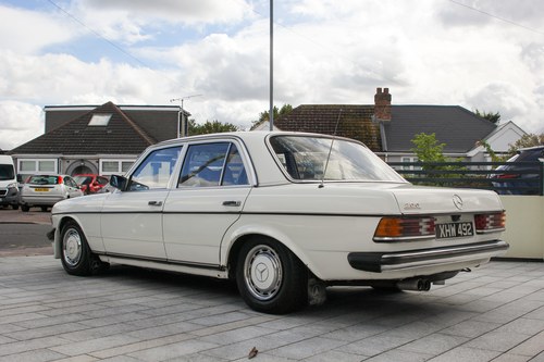 1979 Mercedes Benz W123 200 Te koop (foto 24 van 127)