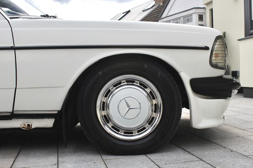 1979 Mercedes Benz W123 200 Te koop (foto 30 van 127)