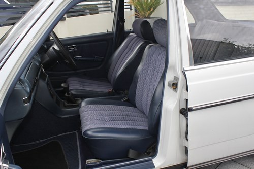 1979 Mercedes Benz W123 200 Te koop (foto 42 van 127)