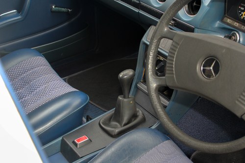 1979 Mercedes Benz W123 200 Te koop (foto 48 van 127)