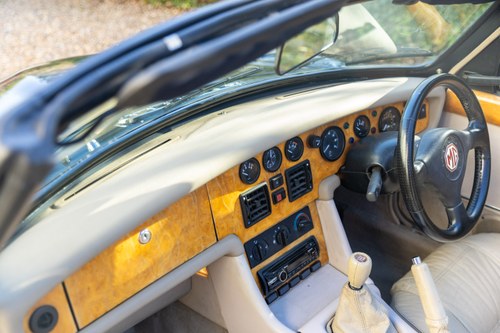 1995 MG RV8 à vendre (picture 70 of 224)