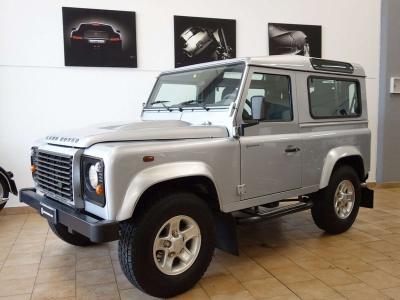 2010 Land Rover Defender - 2 2010 Land Rover Defender - 2