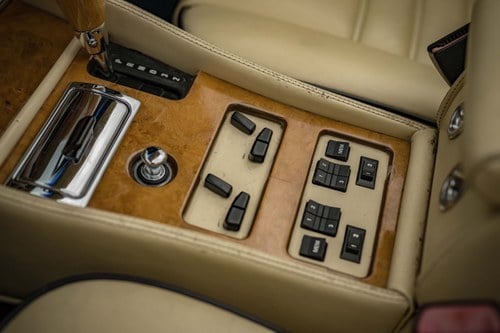 1997 Bentley Azure à venda (imagem 152 de 374)