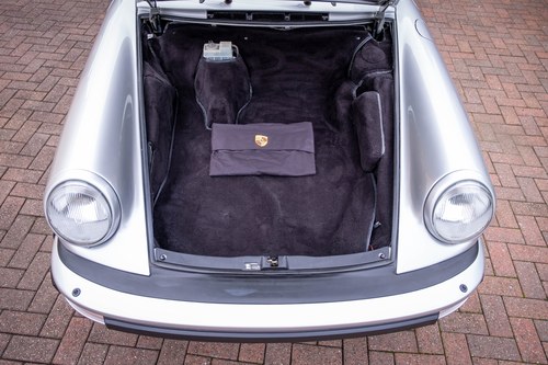 1988 Porsche 911 3.2 Carrera Targa In vendita (immagine 95 di 207)