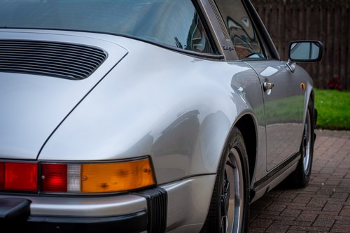 1988 Porsche 911 3.2 Carrera Targa In vendita (immagine 116 di 207)