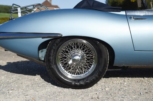1962 Jaguar E-Type Series 1 3.8L Roadster DHC / OTS à venda (imagem 23 de 171)