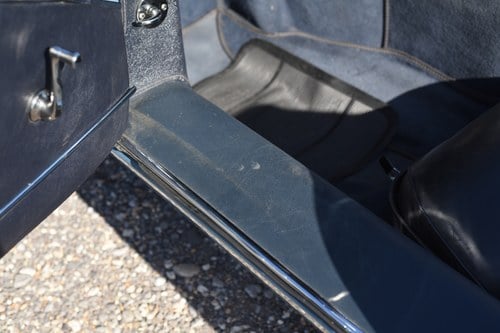 1962 Jaguar E-Type Series 1 3.8L Roadster DHC / OTS à venda (imagem 38 de 171)