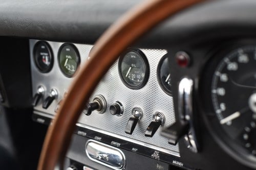 1962 Jaguar E-Type Series 1 3.8L Roadster DHC / OTS à venda (imagem 47 de 171)