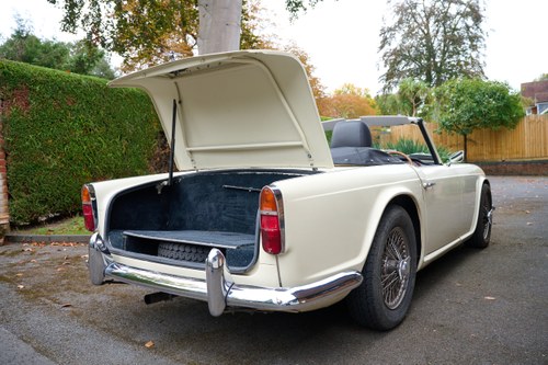 1962 Triumph TR4 Te koop (foto 56 van 170)