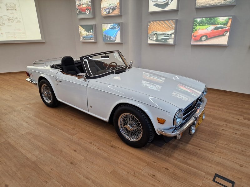 1974 Triumph TR6 Modified