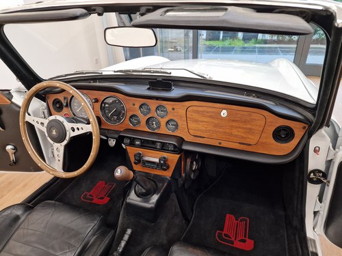 1974 Triumph TR6 Restomod In vendita (immagine 51 di 150)