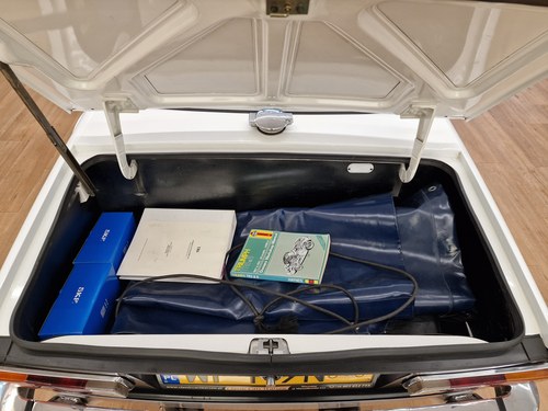 1974 Triumph TR6 Restomod In vendita (immagine 55 di 150)