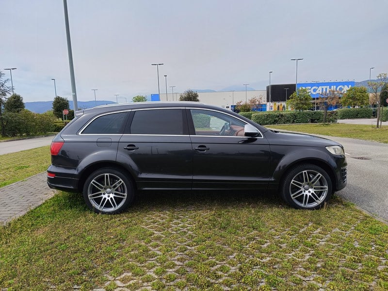 2009 Audi Q7 V12 (TDI)