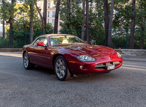 1997 Jaguar X100 XK8 Convertible In vendita (immagine 7 di 120)