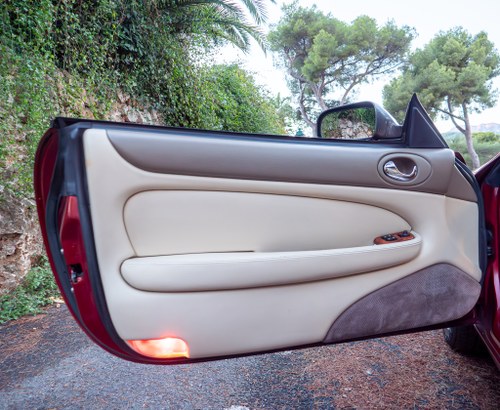 1997 Jaguar X100 XK8 Convertible In vendita (immagine 65 di 120)