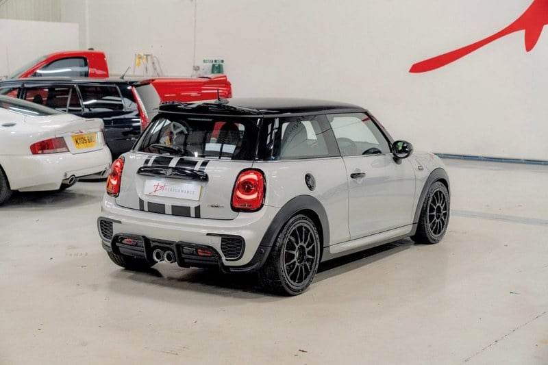 2017 Mini Hatchback - 2 2017 Mini Hatchback - 2