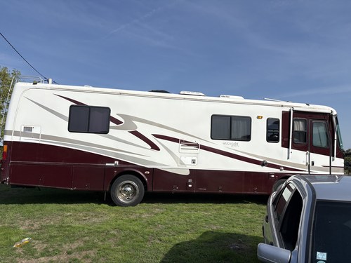 2001 Monaco Knight Motorhome 5.9L Diesel In vendita (immagine 2 di 31)