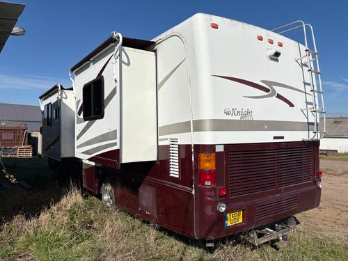 2001 Monaco Knight Motorhome 5.9L Diesel In vendita (immagine 5 di 31)