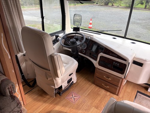 2001 Monaco Knight Motorhome 5.9L Diesel In vendita (immagine 7 di 31)